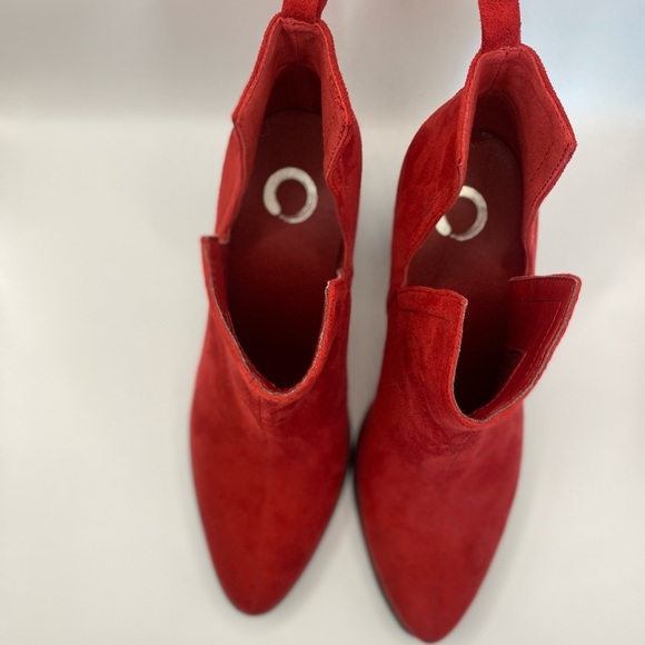 YDN Red Low Heel Faux Suede Cut Out Metal Toe Ankle Booties - NWOT Size: 7.5 - Picture 8 of 8